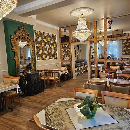 Boutique Hotel Am Bahndamm Нойгаус-ам-Реннвеґ Екстер'єр фото